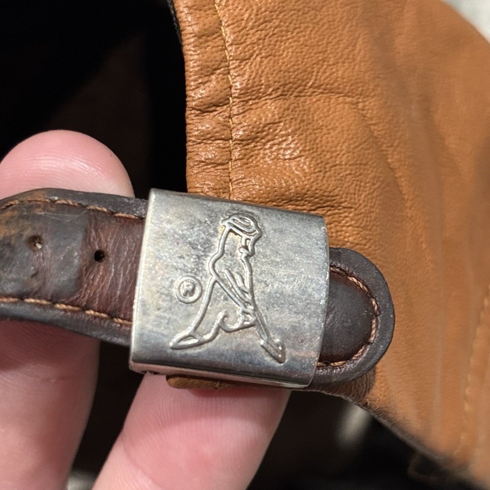 Vintage Leather Hat Metal Adjustable Clasp Golf Bag Logo Brown - Picture 3 of 6